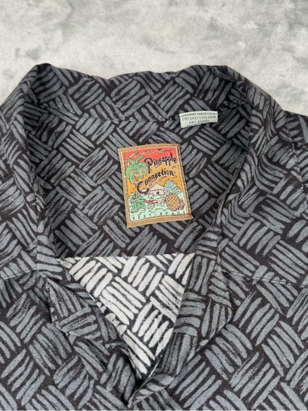 VTG Pineapple Connection Shirt Mens L Button Up Y2K Dragons Short Sleeve Rayon - Picture 4 of 11